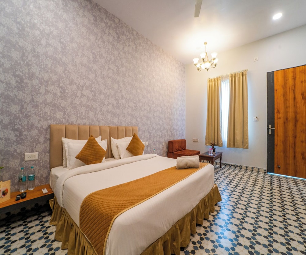 Deluxe Room - Photo 5