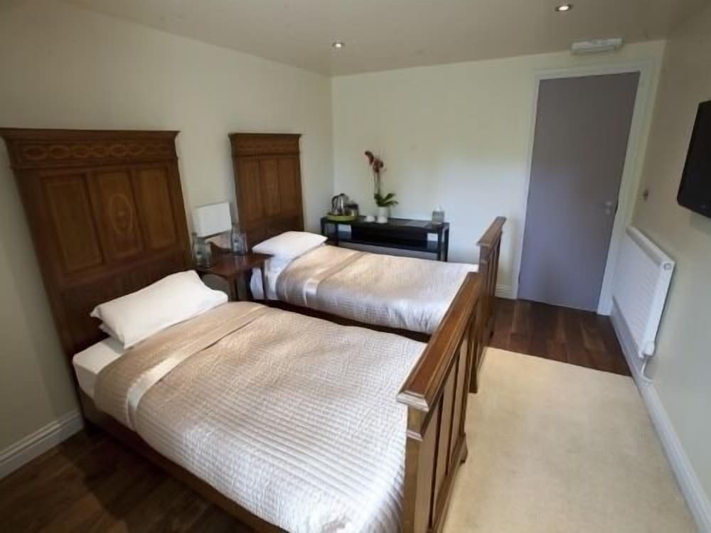 Cosy Twin Room, Ensuite photo 1