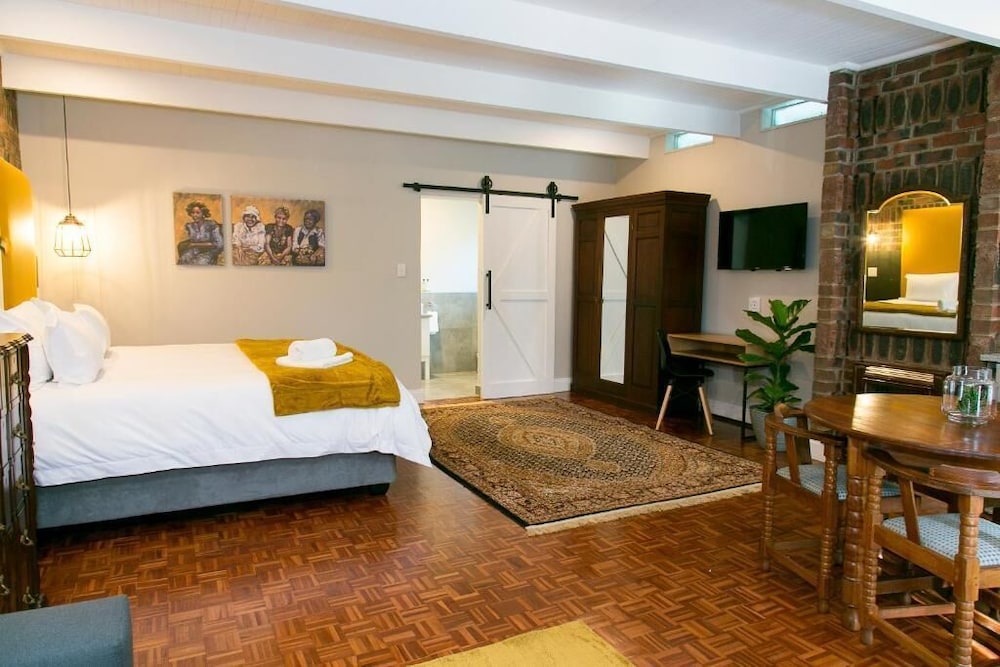 Executive Room - Photo 5