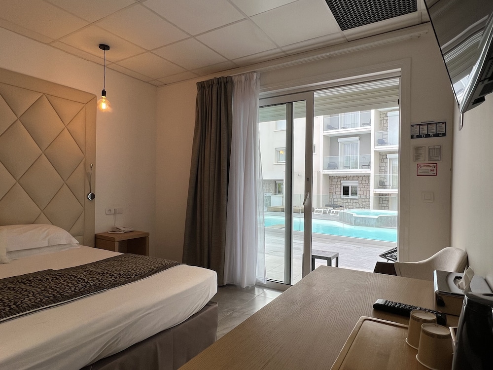 Room M - Coté Piscine -18m² - Lit Double / Lits Jumeaux - Photo 8