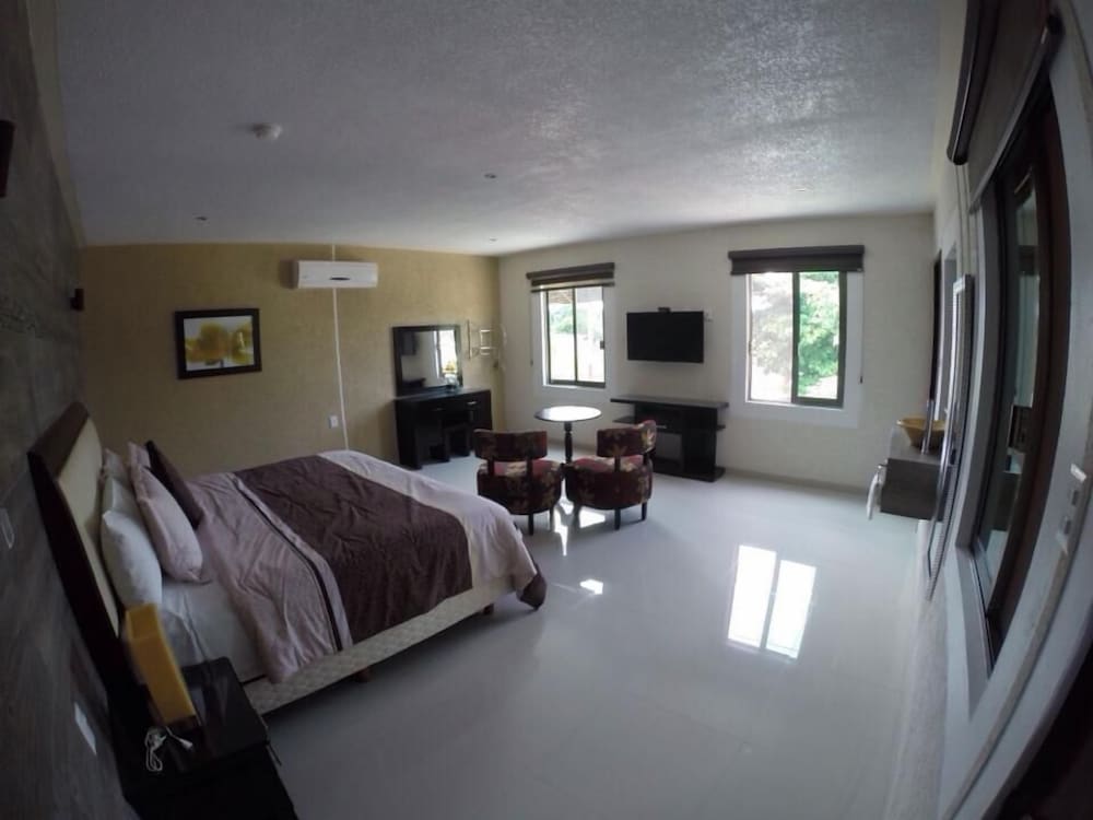 Deluxe Room, 1 Bedroom photo 2