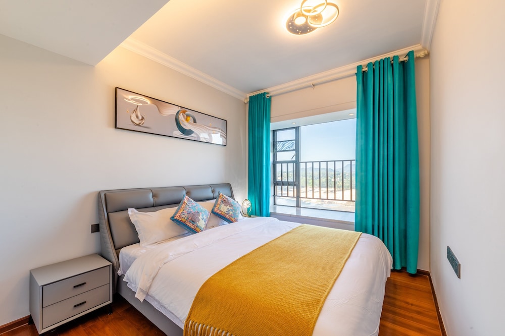 Comfort Suite, Balcony, Garden View photo 2