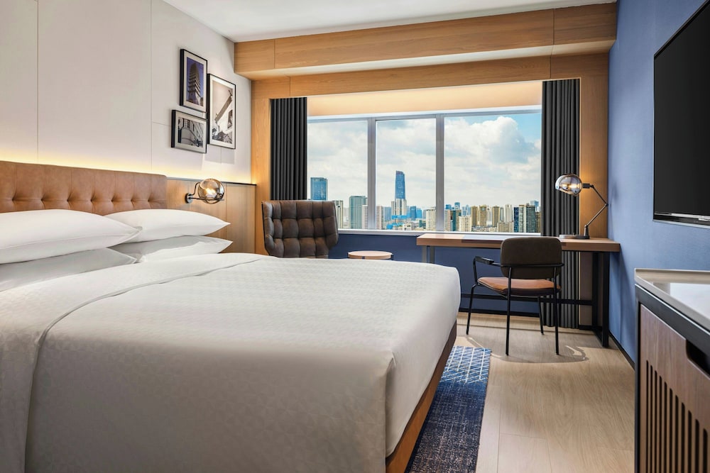 Superior Room, 1 King Bed, City View