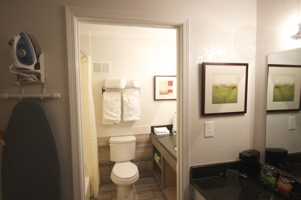 Deluxe Room, 2 Queen Beds (Interior) - Photo 8