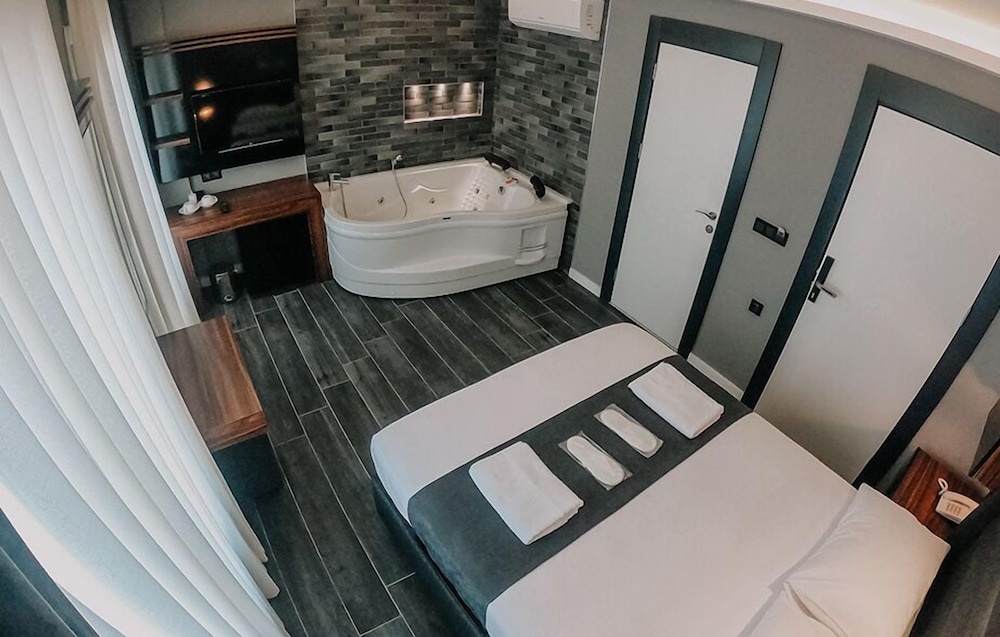 Corner Suite