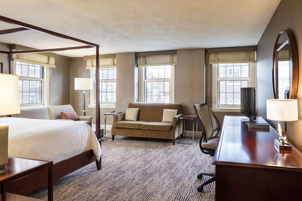 Junior Suite, 1 King Bed photo 3