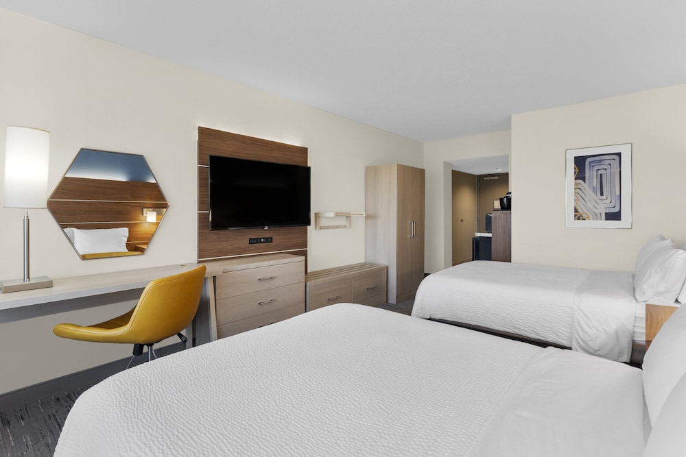 Standard Room, 2 Double Beds thumbnail 6