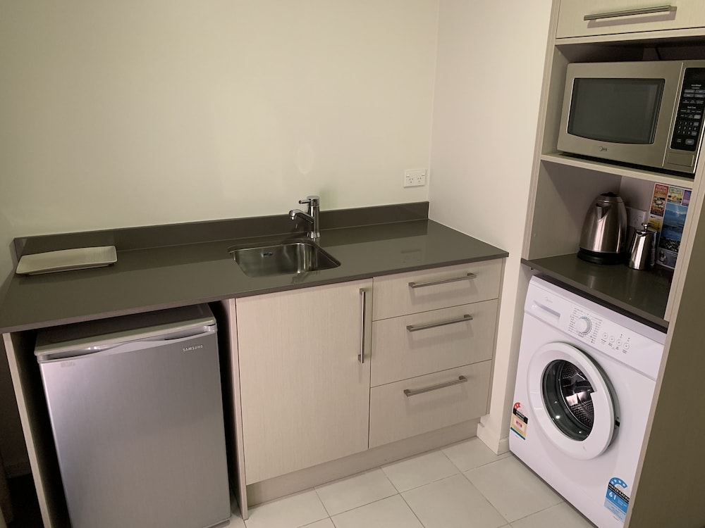 Superior Studio, Jetted Tub