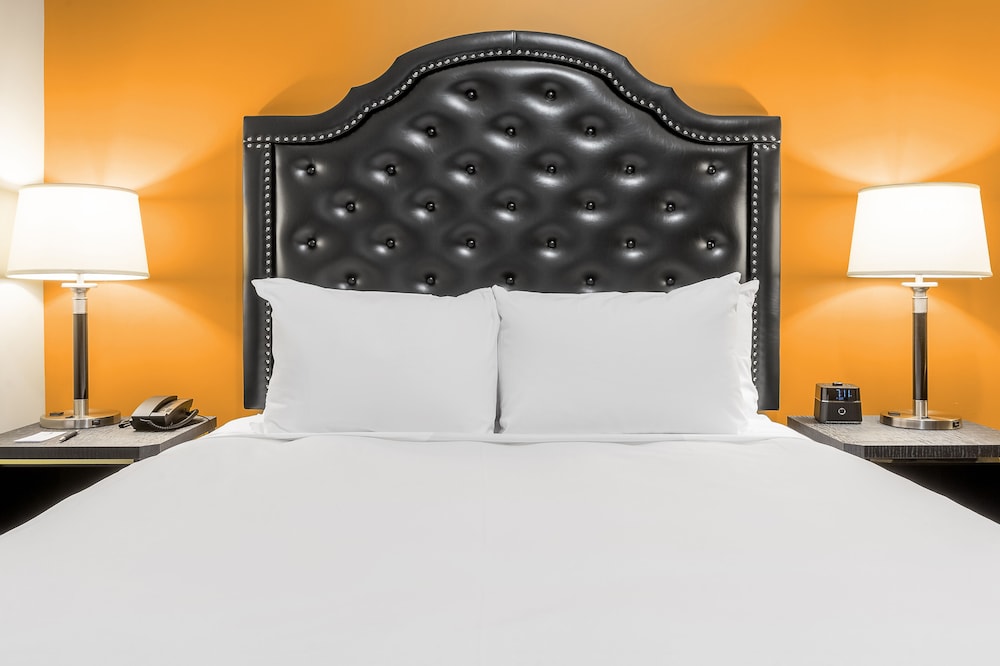 Standard Room, 1 Queen Bed - Photo 1