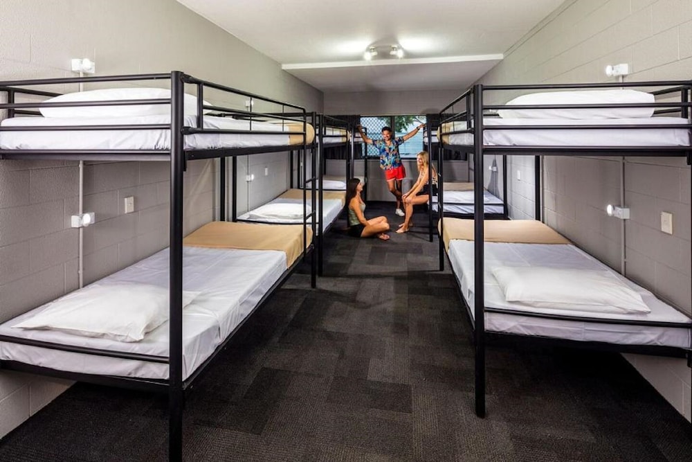 10 Bed Mixed Dorm With En-Suite photo 1
