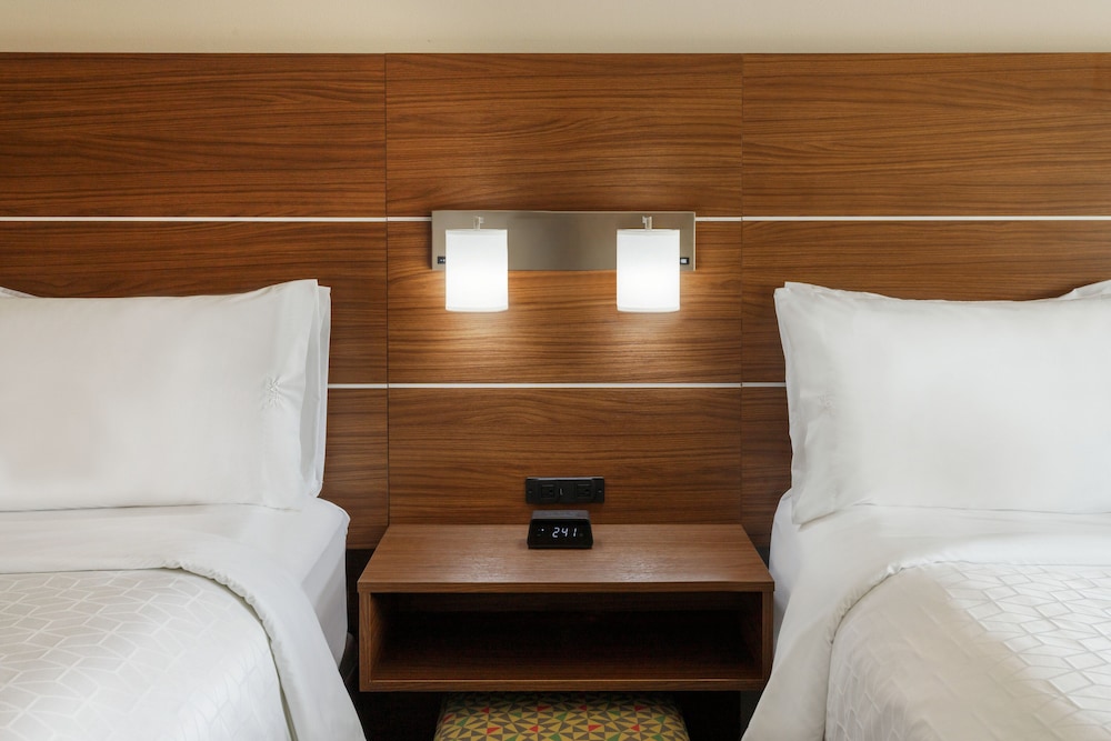 Standard Room, 2 Queen Beds - Photo 4