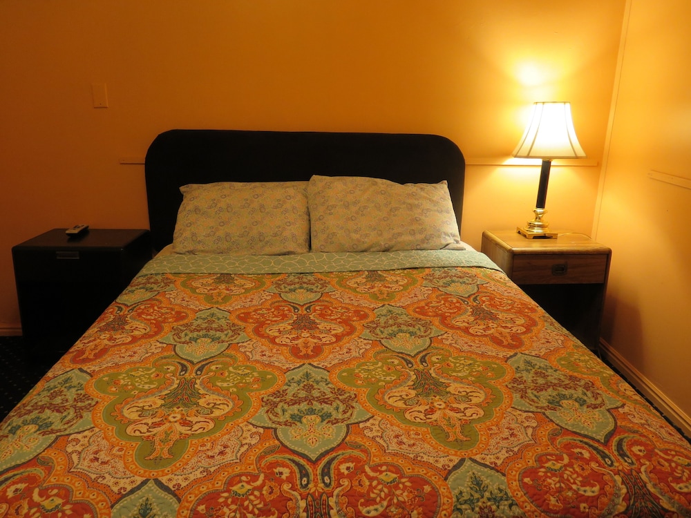 Comfort Single Room, 1 Queen Bed, Ground Floor photo 2
