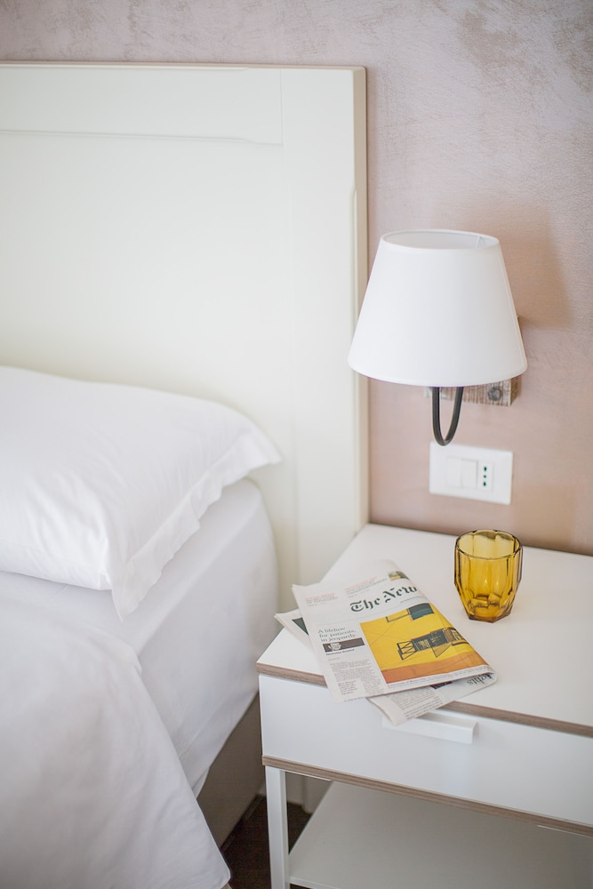 Economy Triple Room photo 3