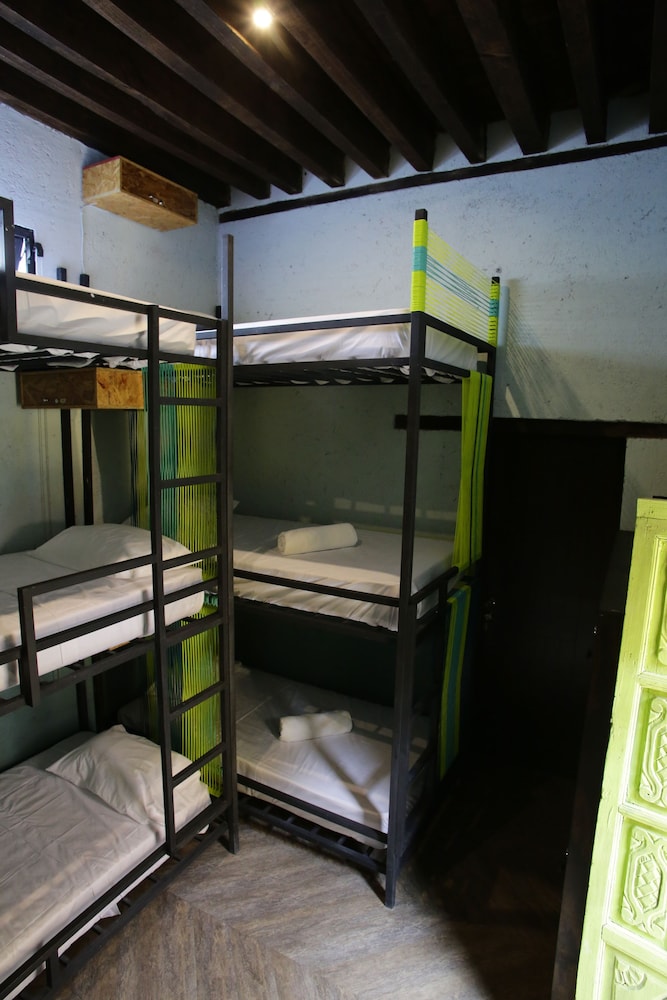 Basic Shared Dormitory, Mixed Dorm, Shared Bathroom 9 Beds photo 2