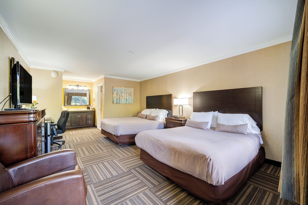 Standard Room, 2 Queen Beds, First or Second Floor photo 1