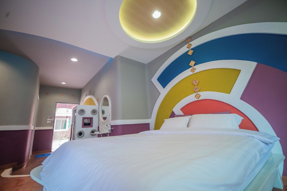 Deluxe Room, 1 King Bed, Non Smoking, Garden View - Photo 10
