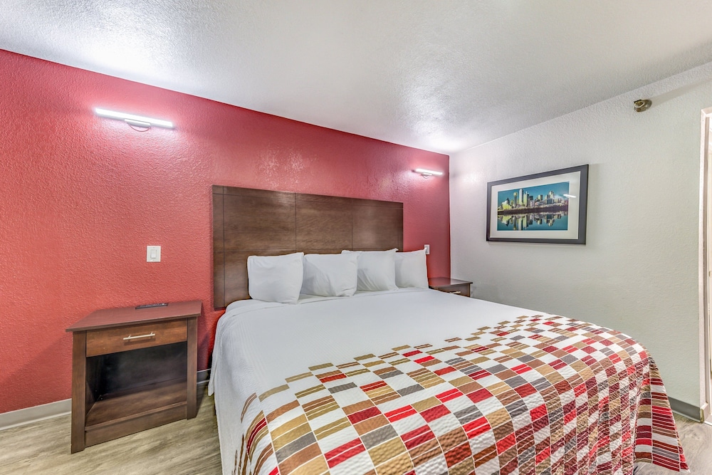 Deluxe Room, 1 King Bed (Smoke Free) - Photo 1