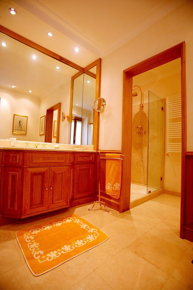 Villa, 6 Bedrooms photo 2