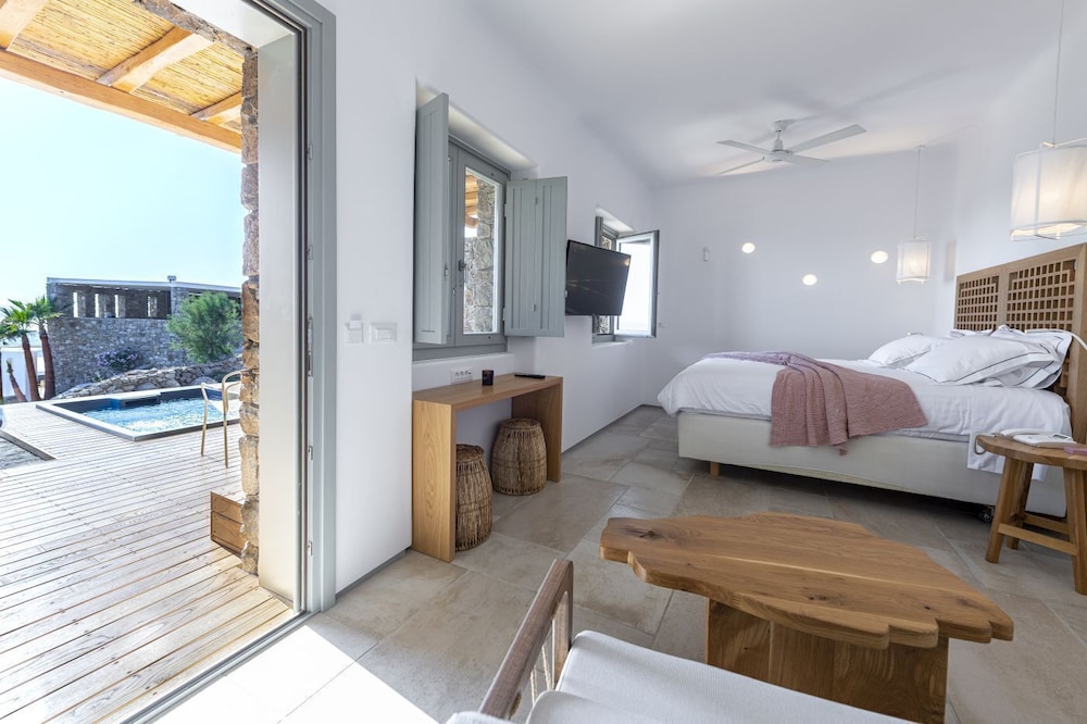 Suite, Jetted Tub, Sea View - Photo 7