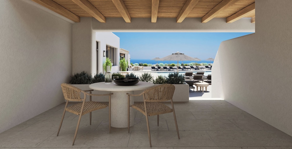 Sunrise Pool-Front Suite