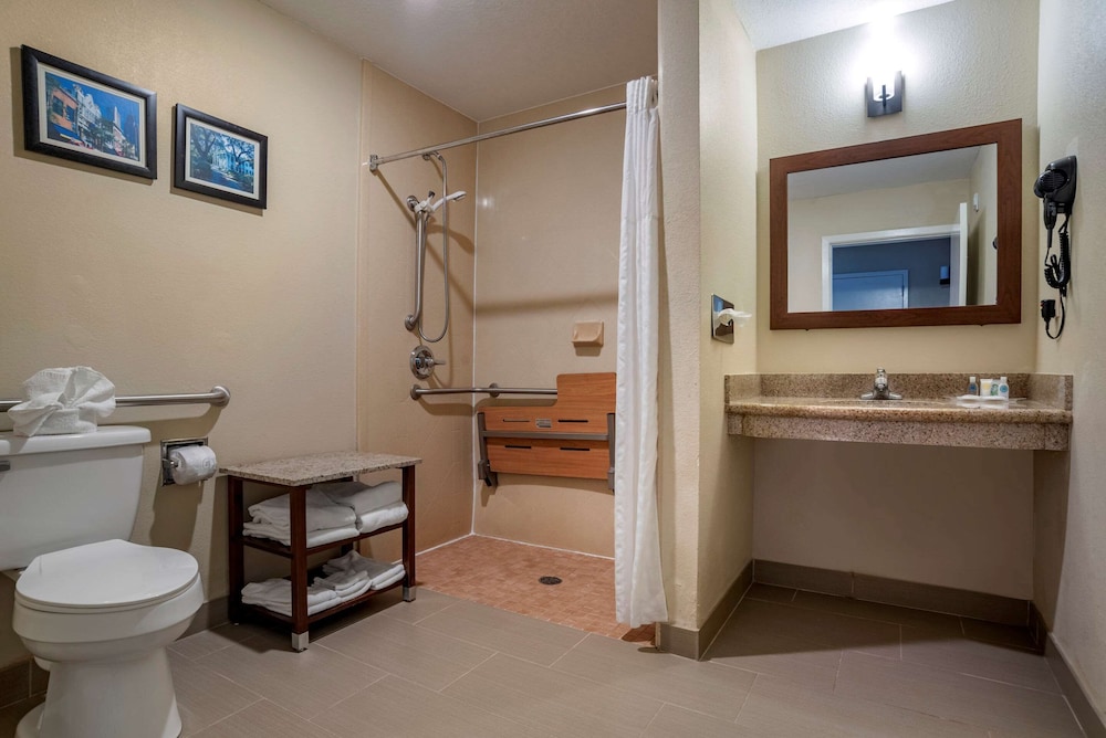 Suite, 2 Double Beds, Accessible, Non Smoking - Photo 2