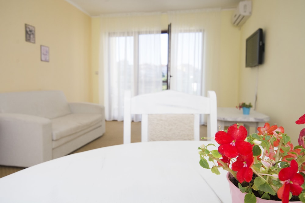 Apartment, 2 Bedrooms, River View Or Sea View photo 1