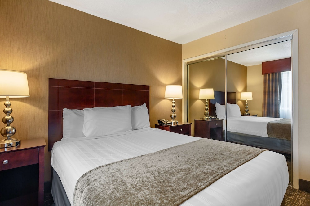 Standard Room, 1 Queen Bed, Accessible, Bathtub - Photo 3