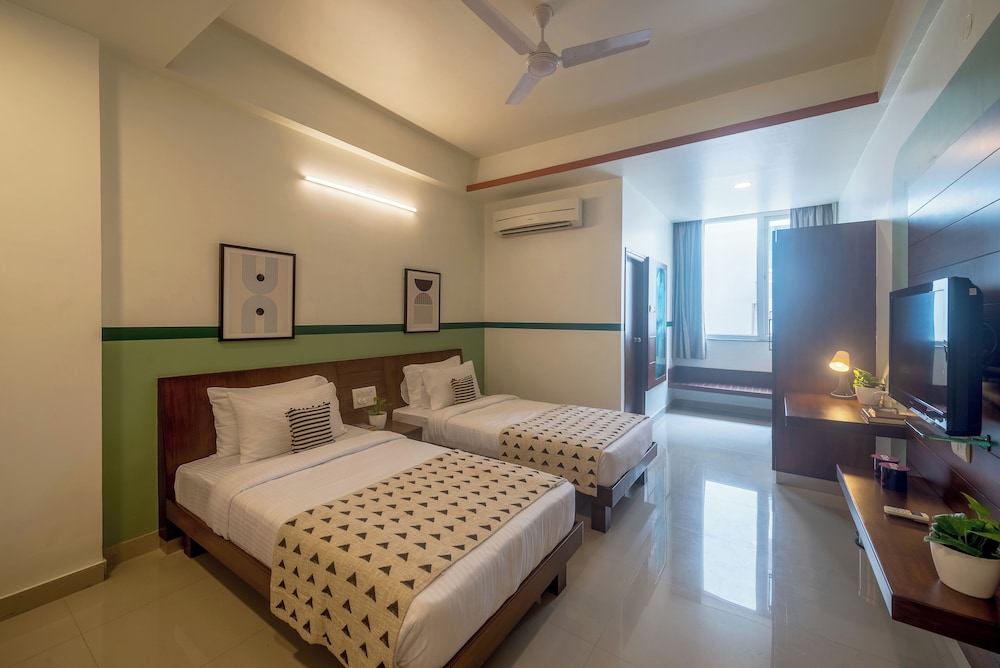Standard Twin Room - Photo 3