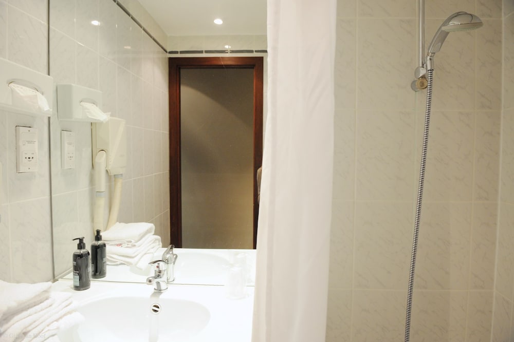Classic Double or Twin Room - Photo 6