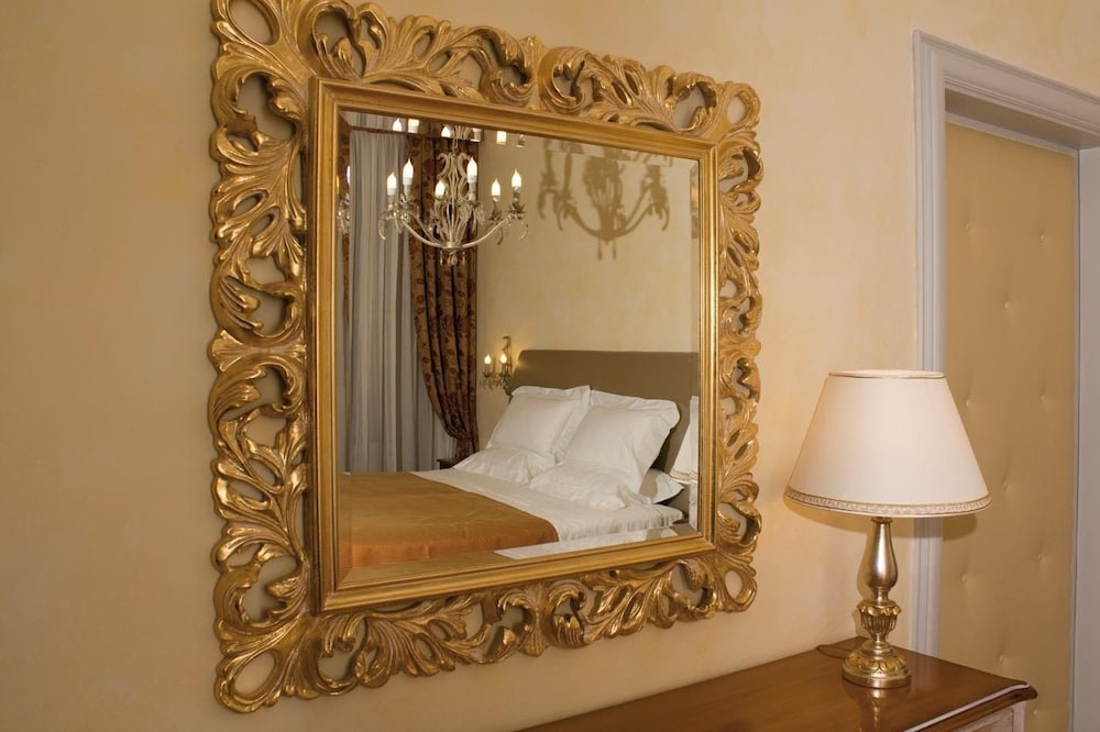 Suite - Photo 2