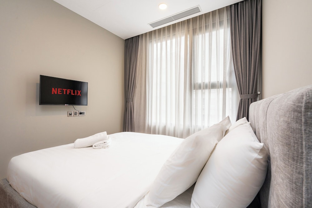 Superior Apartment, 3 Bedrooms, Balcony, City View photo 3
