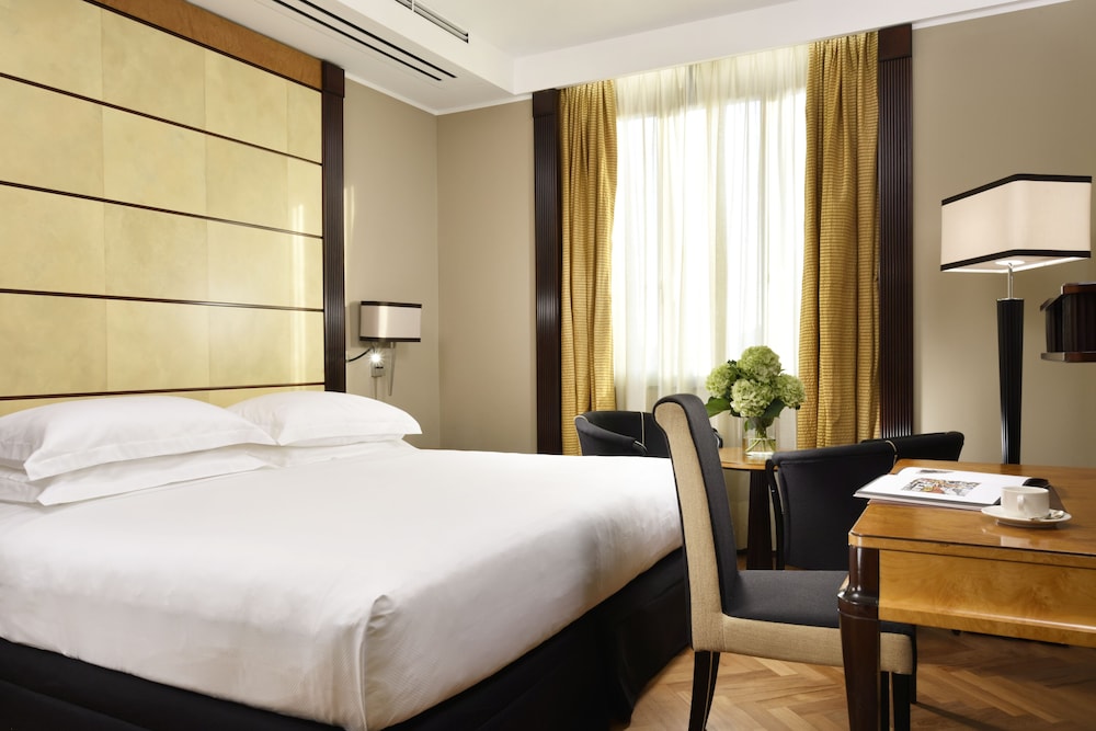 Deluxe Double Or Twin Room - Photo 1