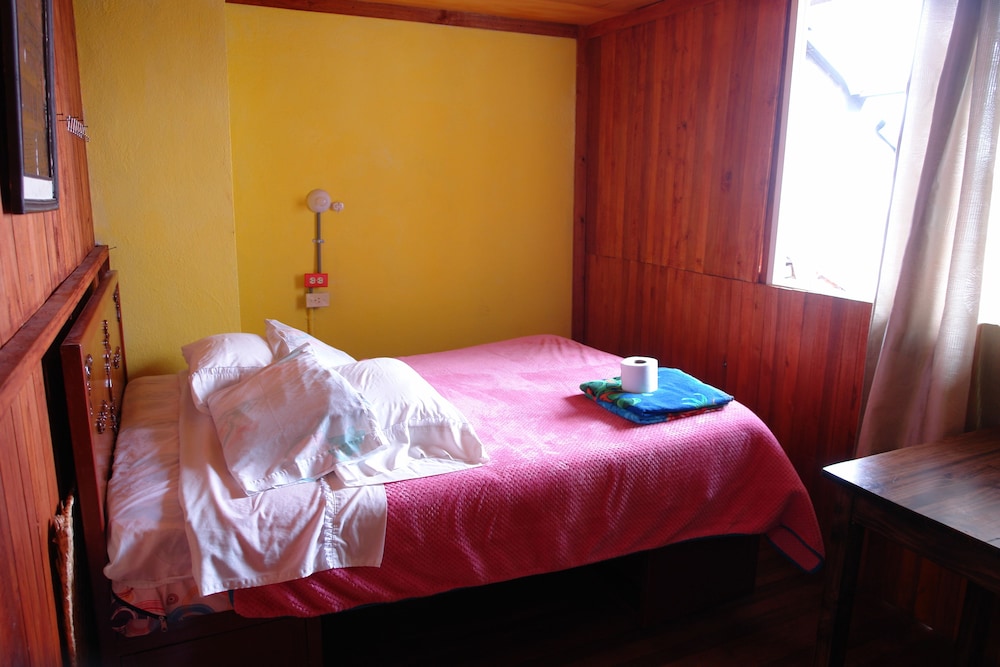 Economy Double Room, 1 Double Bed, Shared Bathroom photo 2