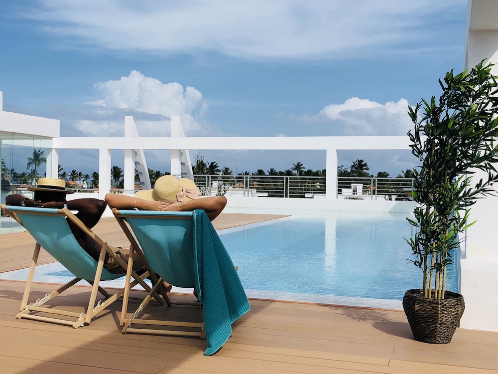 Deluxe Premium Penthouse - Extra Pool Access