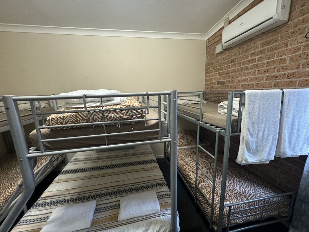 Family Single Room, Multiple Beds photo 2