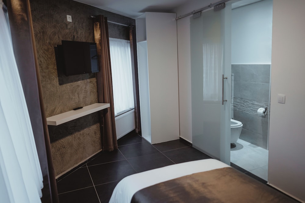 Standard Double Room - Photo 5
