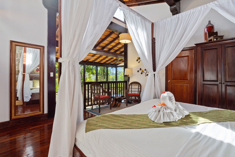 Luxury Tree House, 1 King Bed, Valley View