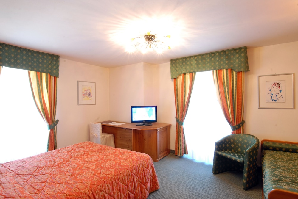 Family Triple Room, Connecting Rooms, Mountain View photo 1