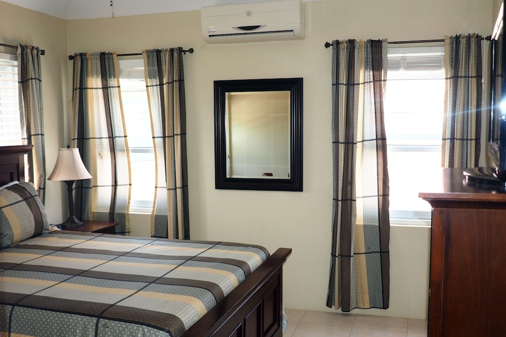 Room, Balcony (Single)