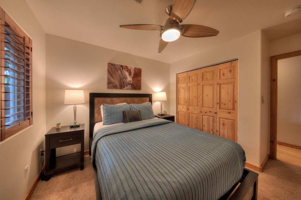 Luxury House, Multiple Beds, Hot Tub, Mountain View photo 3