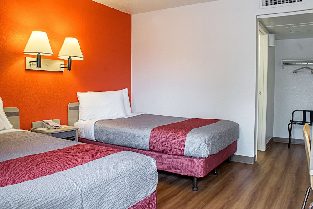 Standard Room, 2 Double Beds, Non Smoking photo 3