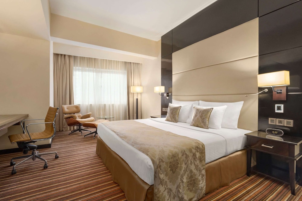 Suite, 1 King Bed, Non Smoking - Photo 4