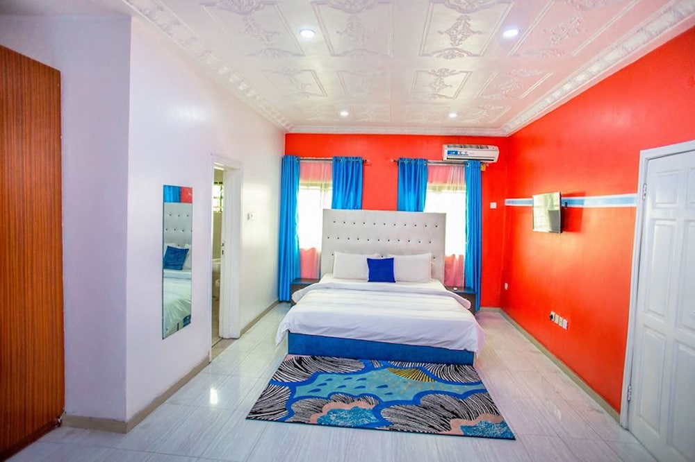 Suite (Eclipse) photo 1