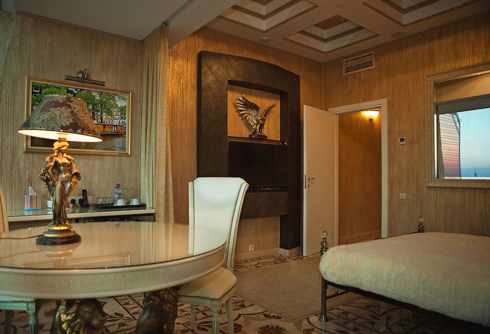 Business Room photo 2