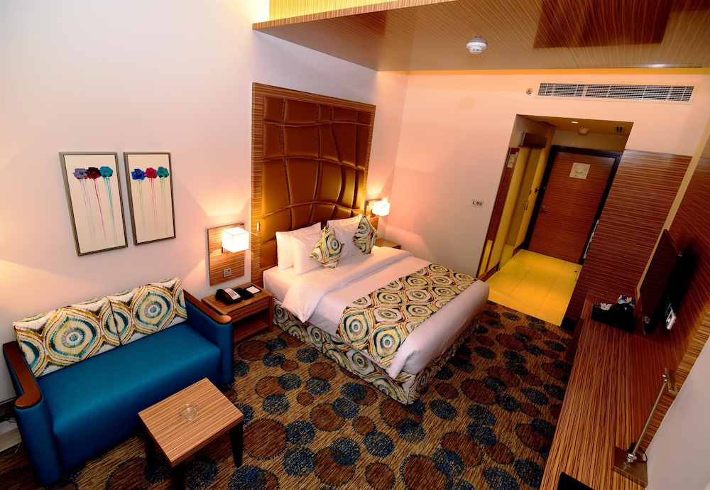 Standard Room, 1 King Bed, Non Smoking photo 1