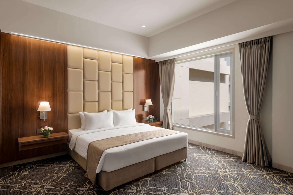 Suite, 1 King Bed, Non Smoking photo 1