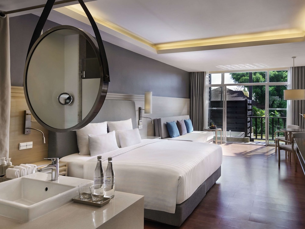 Deluxe Room, 1 King Bed with Sofa bed, Balcony (Family) - Photo 2