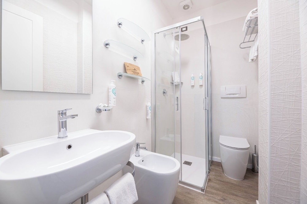 Superior Double or Twin Room, Balcony, Partial Sea View photo 3