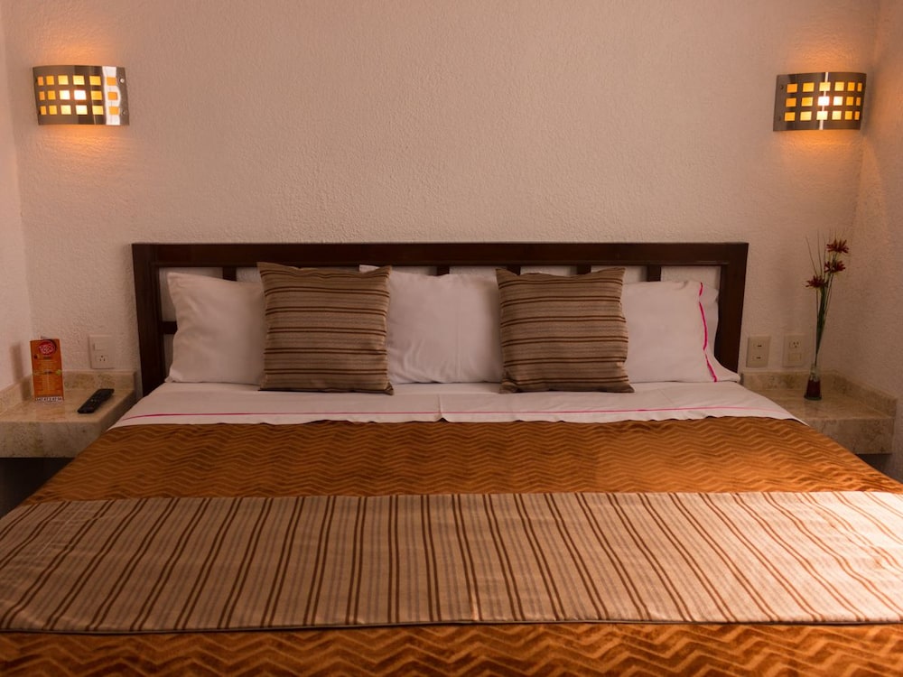 Business Triple Room, 1 King Bed photo 2