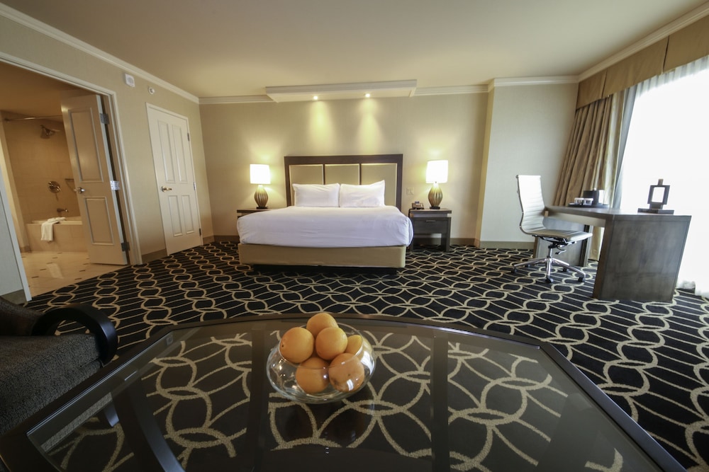 Rodeo Junior Suite, 1 King Bed - Photo 3
